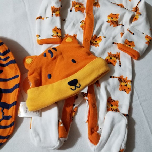 Gymboree Little Roar Newborn Sleeper, hat & bib set NWT - Picture 4 of 4